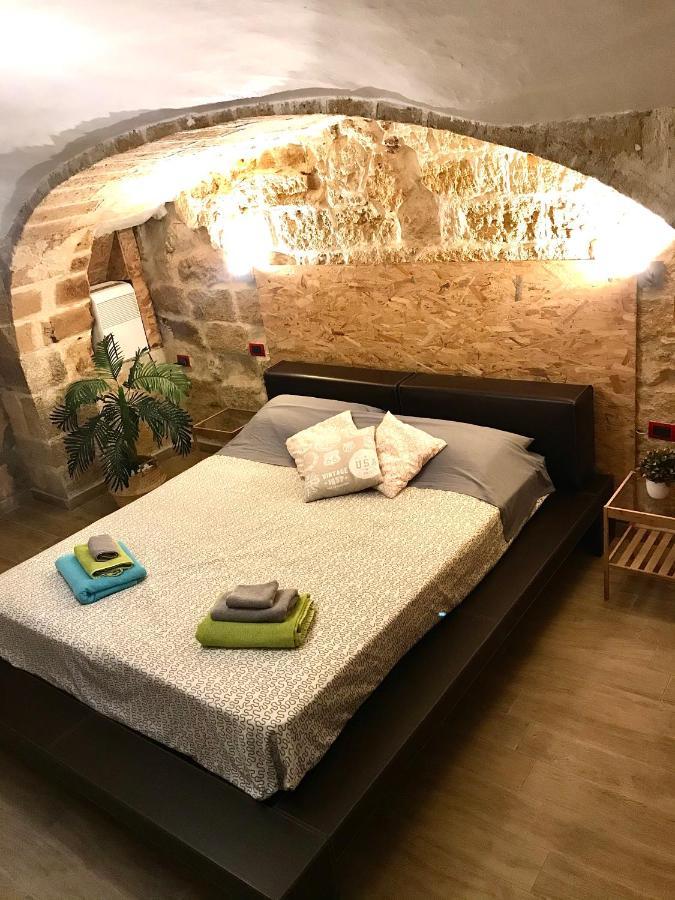 B&B Le Statuine guest house Barletta Extérieur photo