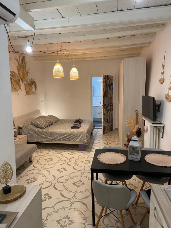 B&B Le Statuine guest house Barletta Extérieur photo