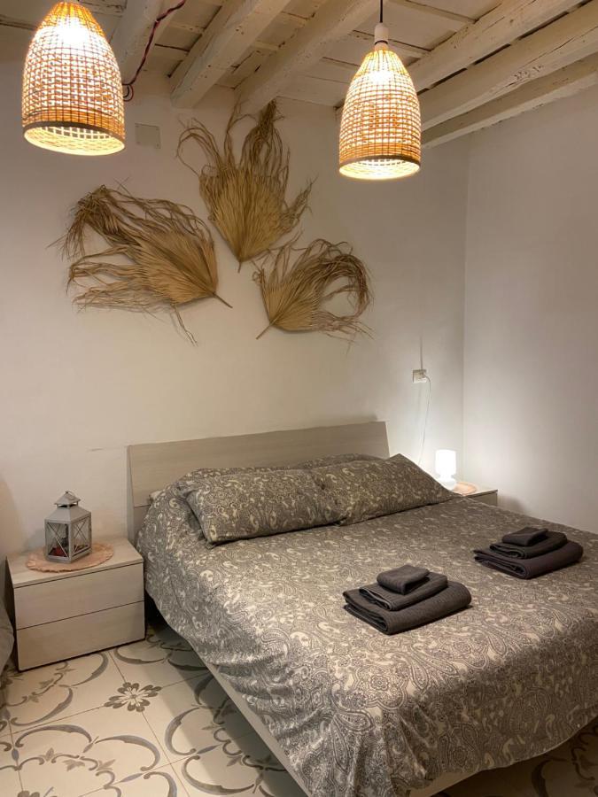 B&B Le Statuine guest house Barletta Extérieur photo